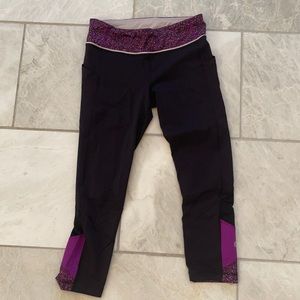 Lulu running tight crop size 6 23”